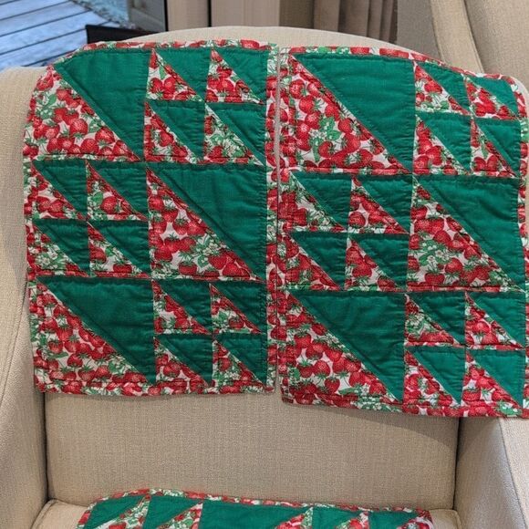 Vintage Hand Stitched Quilted Strawberry Placemats Set of 4 - Picture 7 of 12